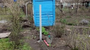 Забор из сетки-рабицы на бетонных столбиках
