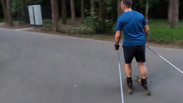 Учимся базовым поворотам на лыжероллерах смотреть онлайн