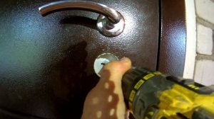 Застрял ключ в замке Сувальдный замок Border