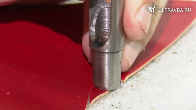 Мое дело. Мастер из Инзы шьет сумки и кошельки из итальянской кожи смотреть онлайн