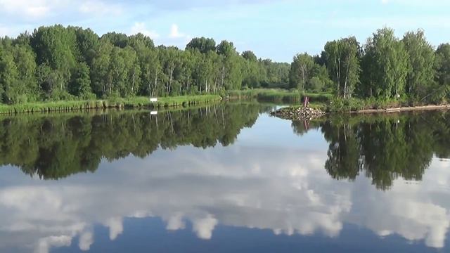 В реку смотрятся облака. смотреть онлайн