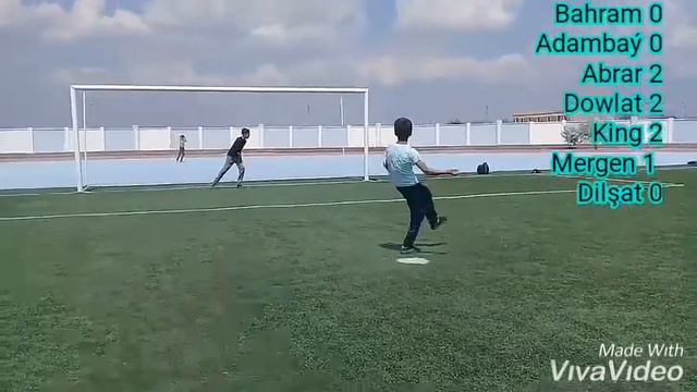 Кто Меньше Всех Забьет Пенальти , Слабой Ногой , Получит 20 Ударов По Жопе смотреть онлайн