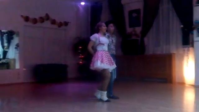 Новогодняя вечеринка,выступление Алёны и Артёма 22.12.2013 смотреть онлайн