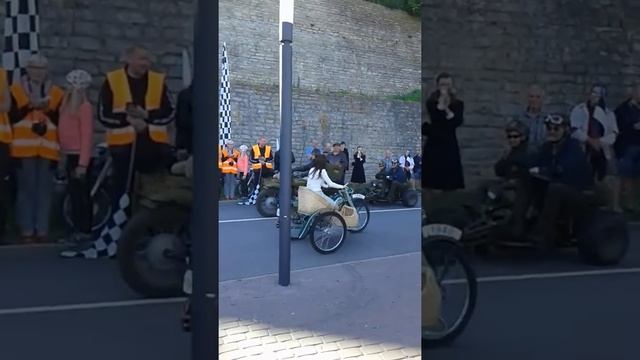 Выступление ретро мотоциклов в Эстонии. смотреть онлайн