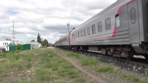 Тепловоз ТЭП70БС-230 с пассажирским поездом Чебоксары - Санкт-Петербург