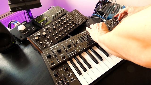 Behringer MS-1 Melodic Techno смотреть онлайн
