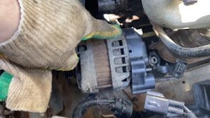 Как снять генератор KIA Rio 2 2005-2011