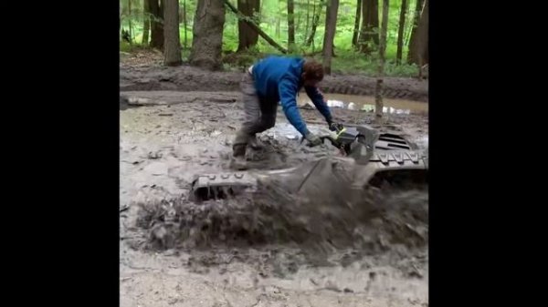 Polaris sportsman highlifter 850 digging deep in swamps and water