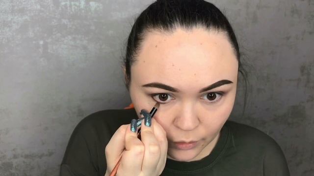 Вечерний макияж изумрудным глиттером смотреть онлайн