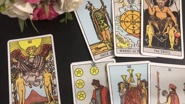 Расклад на Таро- выбор из двух вариантов развития событий. смотреть онлайн