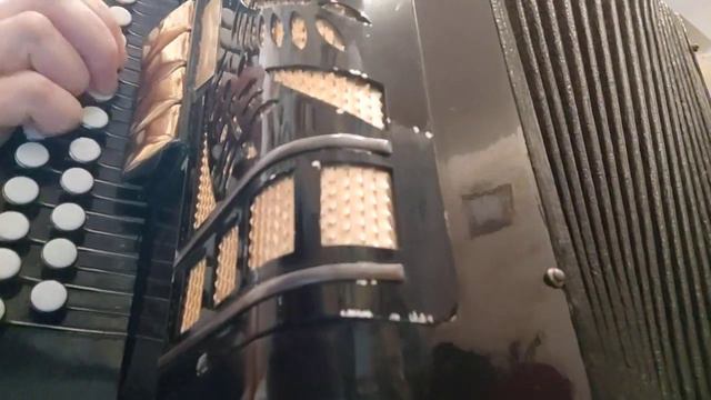 Стояла чудная сосна, на гармони смотреть онлайн