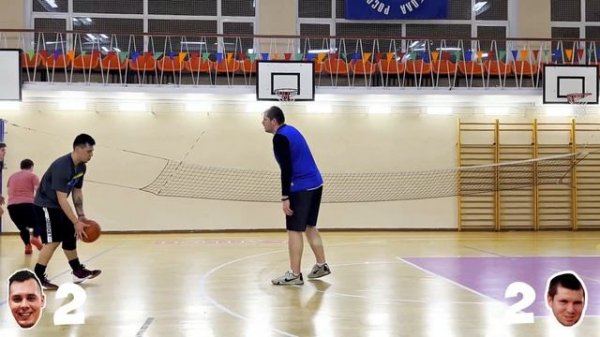 ИГРАЮ 1 НА 1 С ОГРОМНЫМ МУЖИКОМ В БАСКЕТБОЛ. Playing 1v1 basketball 5'10 vs 6'7.