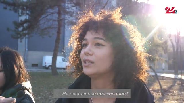 Америка получше будет. А вы хотите уехать жить за границу? Опрос смотреть онлайн