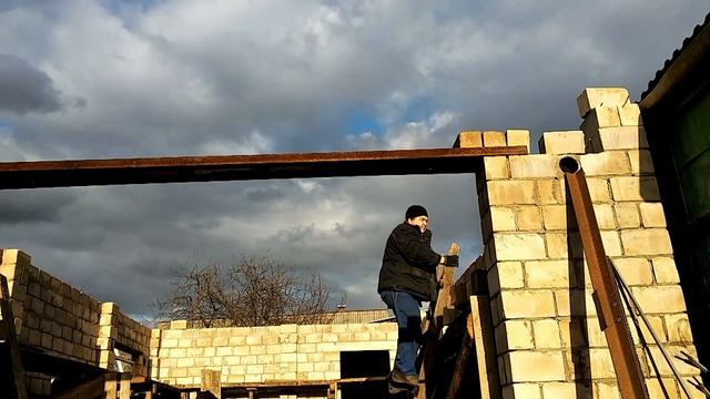 Как разрезать кирпич. Строительство гаража. Серия 2 смотреть онлайн