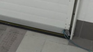 Уплотнитель на пол для секционных ворот .mp4