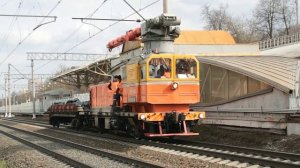 "Субботник мотовоза!" Мотовоз МПТ4-513 собирает мусор с перегона.