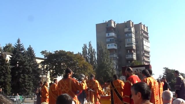 Молебен на центральной городской площади.