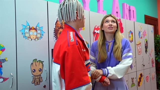 Меня Удочерили Вампир И Русалка! Новая Мама Помогает Мне Стать Самой Популярной | @EasyLand777 смотреть онлайн