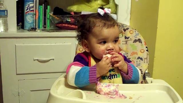 happy first birthday cake julia Eating cake for the first time смотреть онлайн