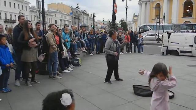 Творческие люди на Невском смотреть онлайн