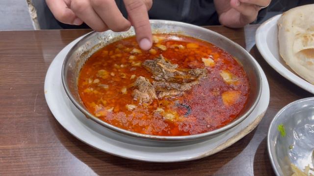 Street Food Of Lahore | Waris Nihari Lahore | Siri Paya | Bong Paye