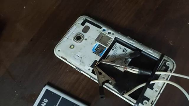 Аккумулятор проти телефона самсунг хто кого смотреть онлайн