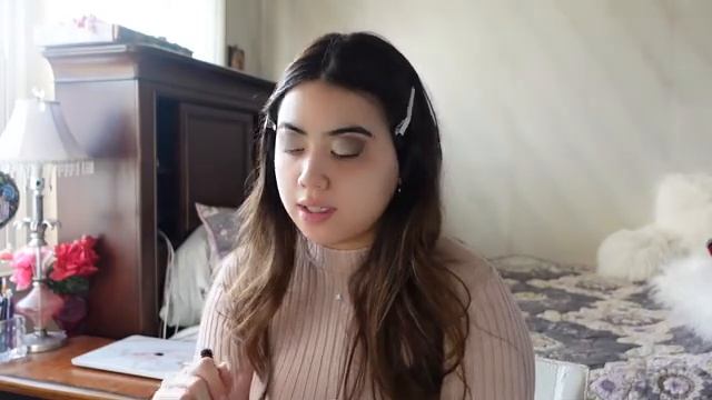 WHAT I GOT FOR HANUKKAH + TRYING $200 WORTH OF NEW MAKEUP | vlogmas day 9 смотреть онлайн