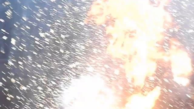 Салют из монтажной пены смотреть онлайн