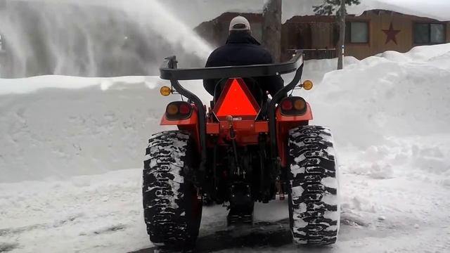 Снегоуборщик на тракторе KIOTI смотреть онлайн