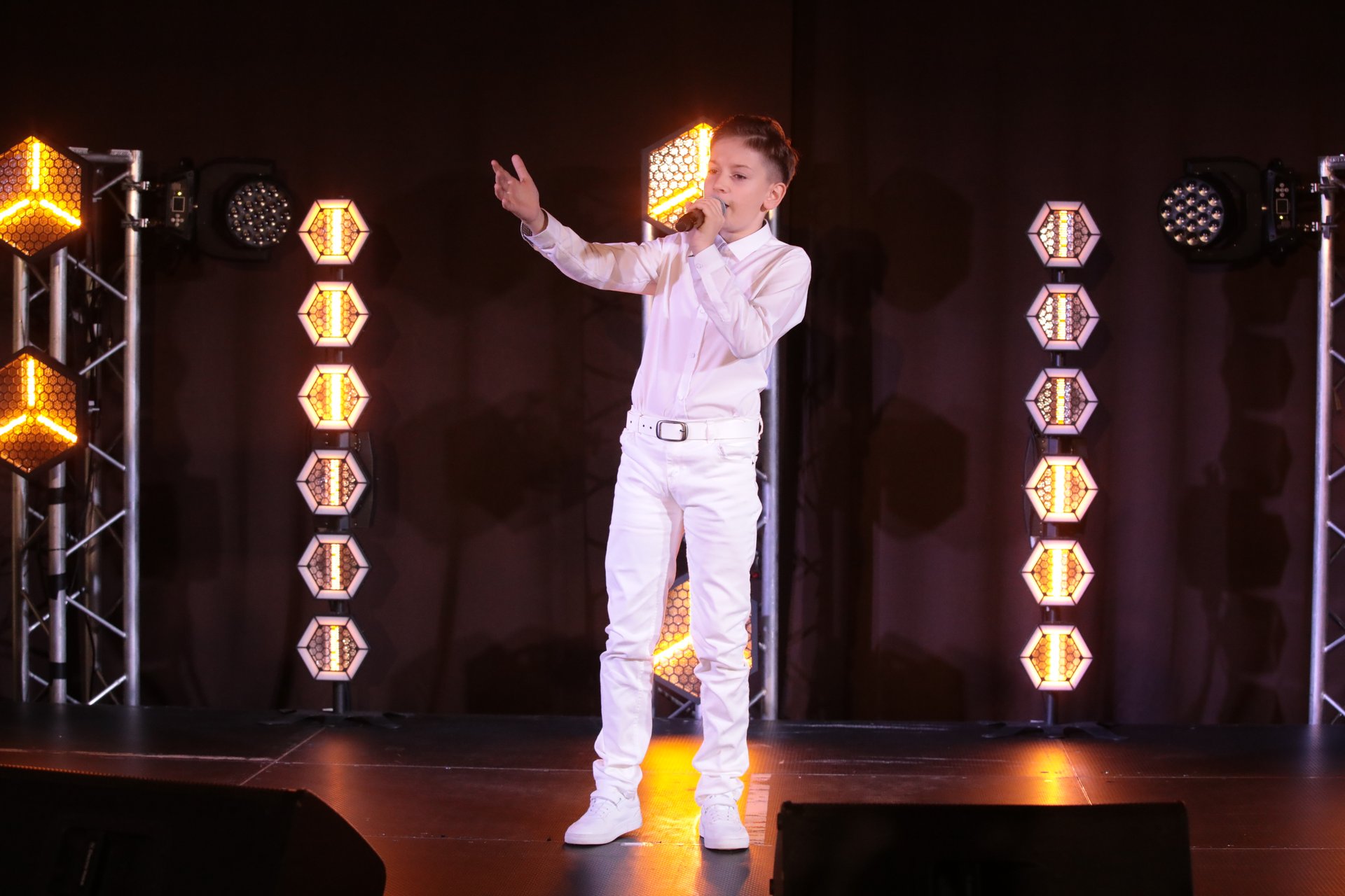 Мельник Святослав — Небо всегда за нас смотреть онлайн