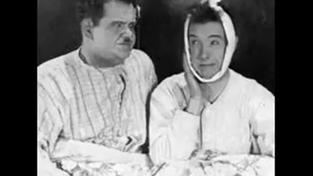 Laurel & Hardy Laughtoons Theme смотреть онлайн