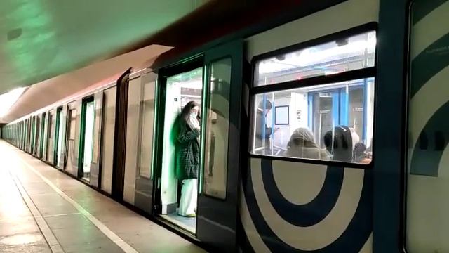 Москва 3 на станции Китай - Город смотреть онлайн