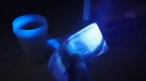 Для чего нужен ультрафиолетовый фонарик.mp4