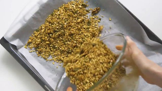 Southern Granola With Turmeric, Coconut & Dried Fruits