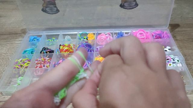 Как плести двойной браслет из резинок смотреть онлайн