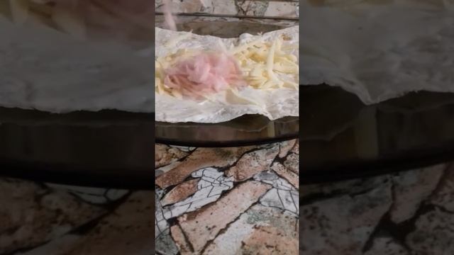 Лаваш с колбасой и сыром в кляре /// Pita bread with sausage and cheese in batter // Быстро и прост смотреть онлайн