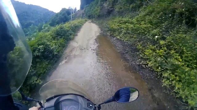 Часть старой дороги на Красную поляну Suzuki Address 110 смотреть онлайн