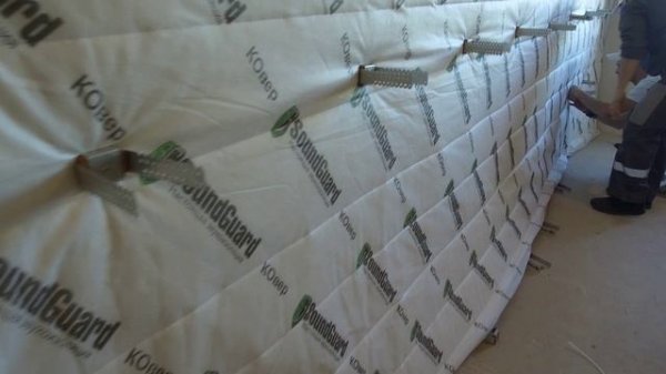 Звукоизоляция стены: Монтаж звукоизоляционного мата SoundGuard Cover! ΔLnw * 34 дБ!