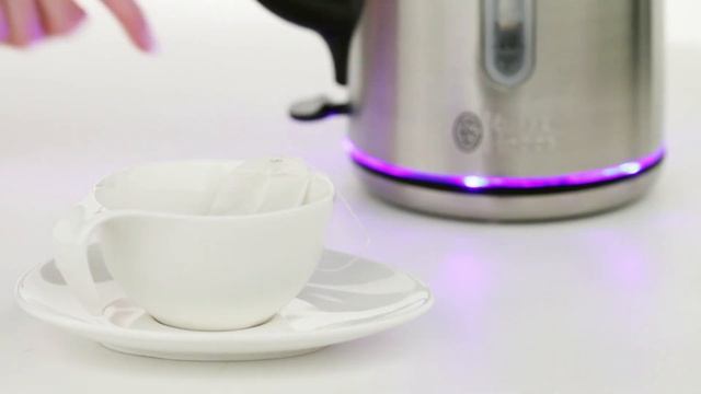 Quiet Boil Kettle Brushed - 20460 | Russell Hobbs смотреть онлайн