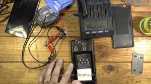 Лайфхак. Ремонт хрипящего динамика в смартфоне за 5 секунд.