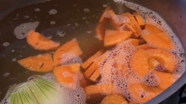 УХА ИЗ СЕМГИ. УХА ИЗ КРАСНОЙ РЫБЫ. САМЫЙ ВКУСНЫЙ И ПРОСТОЙ РЕЦЕПТ смотреть онлайн