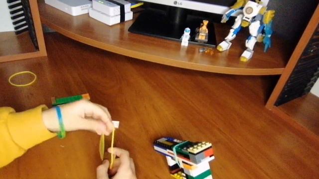 как сделать пистолет five-seven с cs-2 из Лего смотреть онлайн