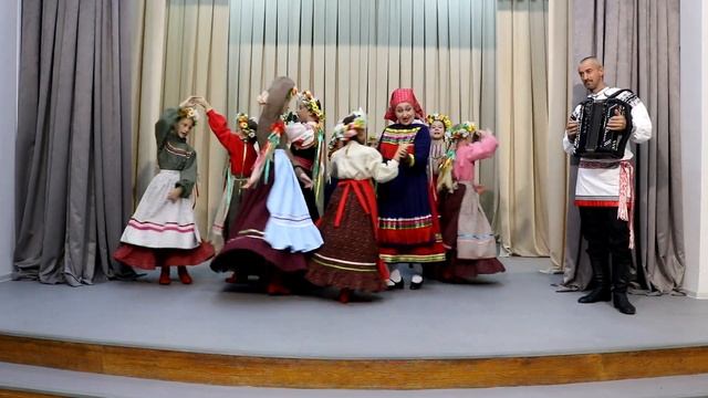 Ансамбль народной песни "Денница", Припевки "Алексеевски" и "Карапед", Низовский ДК смотреть онлайн