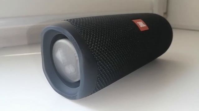 Колонка JBL FLIP 5 LFM 70% Bass Test смотреть онлайн