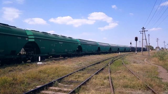 Прибытие грузового поезда Березино - Бессарабка. Тепловоз TE33AC-2019. Станция Бессарабская смотреть онлайн