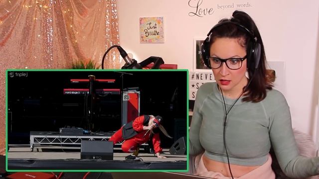 Vocal Coach Reacts - TONES AND I - 'Dance Monkey' LIVE смотреть онлайн