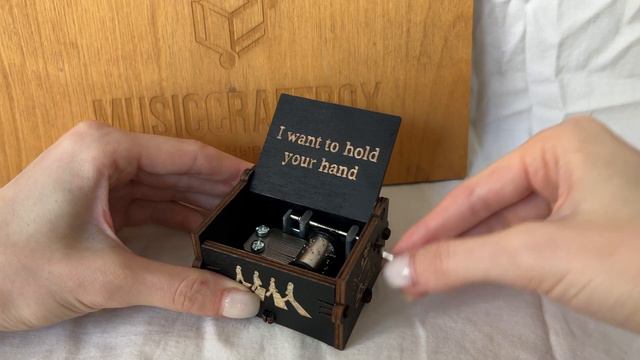 Музыкальная шкатулка The Beatles I Want to Hold Your Hand смотреть онлайн