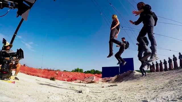 The Divergent Series: Allegiant 'Beyond The Wall' Featurette (2016)