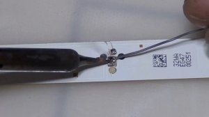 Телевизор включается и выключается. SONY KDL - 32R433B. Замена светодиода.