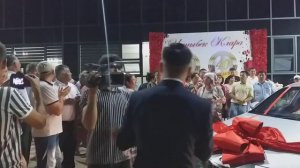 Ырчы Гүлназ Чыныбек кызы атасынын туулган күнүнө машина белек кылды